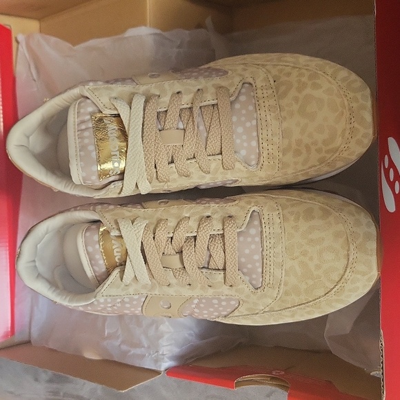 New Saucony Sneakers - Picture 2 of 7